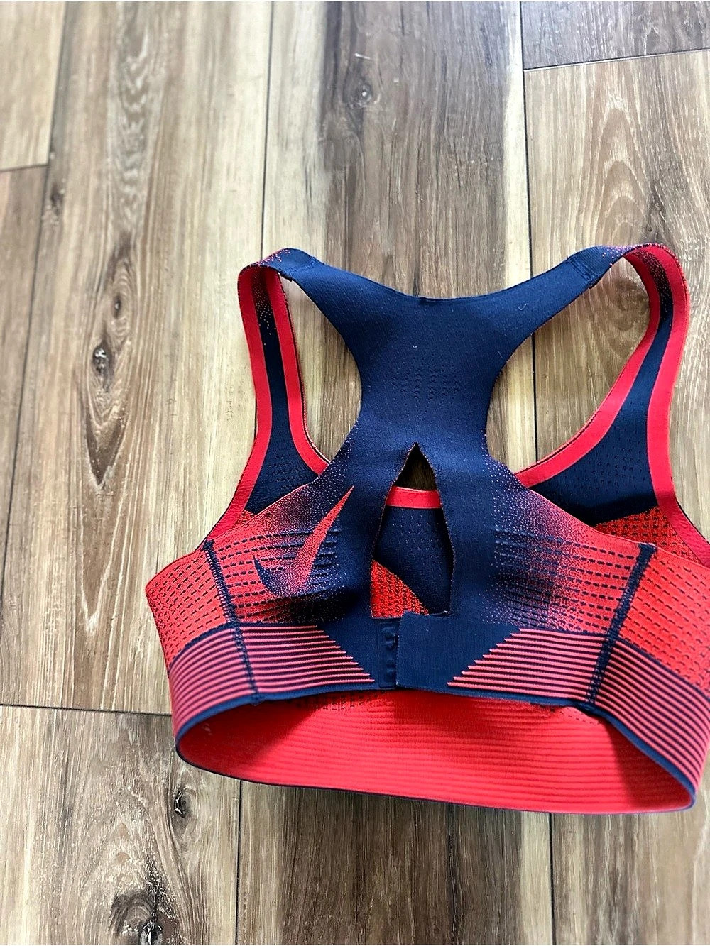 Nike women’s Flyknit Sports Bra size medium - Picture 5 of 5